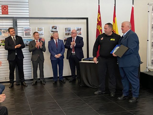 Acto de reconocimiento a personas e instituciones representativas durante los 30 años de la Agrupación de Voluntarios de Protección - 3, Foto 3