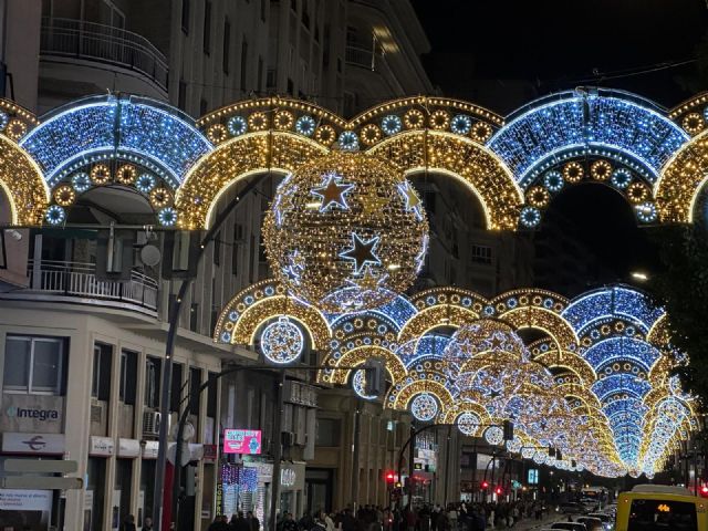 La iniciativa ´Taxi luz´ permitirá a los mayores disfrutar de la iluminación navideña en Murcia - 1, Foto 1
