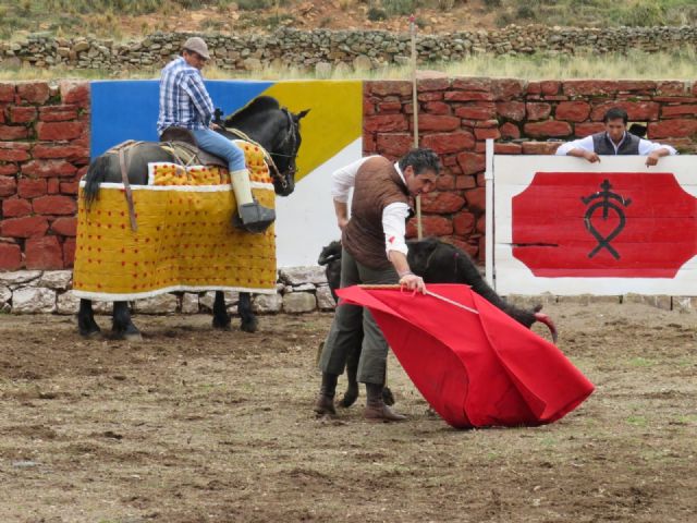 Emilio Serna culmina su preparación en la ganadería de Checayani antes de su última tarde del año 2025 - 1, Foto 1