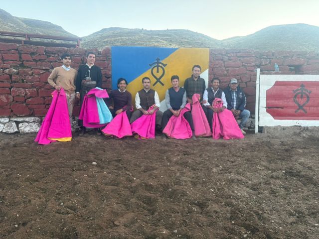 Emilio Serna culmina su preparación en la ganadería de Checayani antes de su última tarde del año 2025 - 4, Foto 4