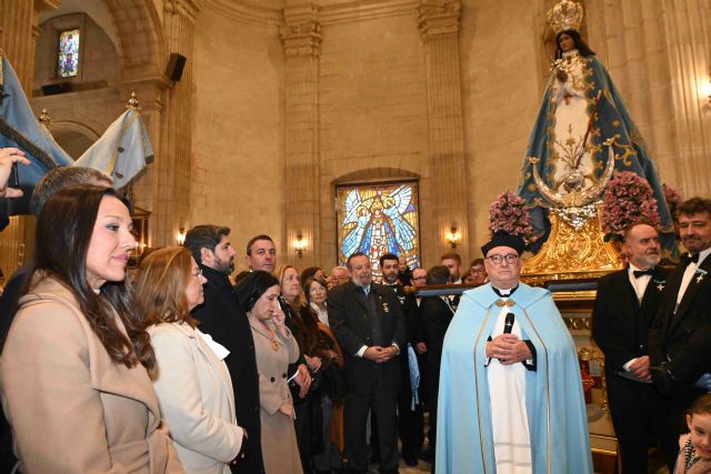 López Miras asiste a la bajada de la patrona de Yecla, la Virgen del Castillo, en el marco de las Fiestas de la Purísima Concepción - 1, Foto 1