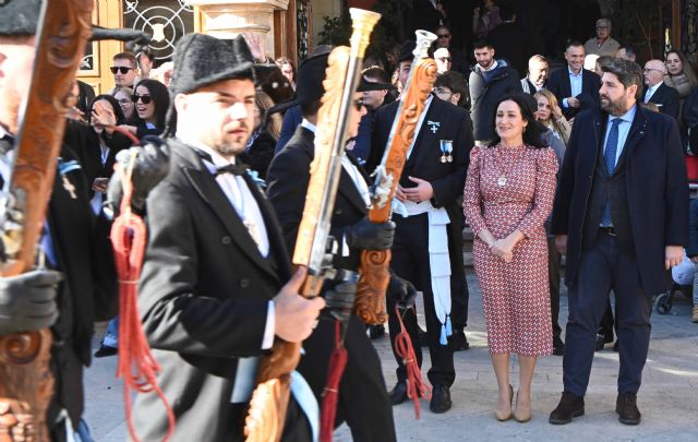 López Miras asiste a la bajada de la patrona de Yecla, la Virgen del Castillo, en el marco de las Fiestas de la Purísima Concepción - 3, Foto 3