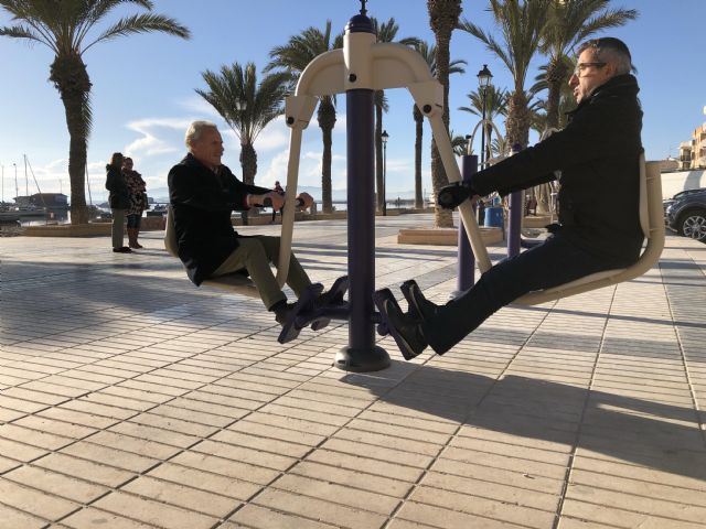 “Gerontogimnasia en la playa de Los Alcázares” - 1, Foto 1