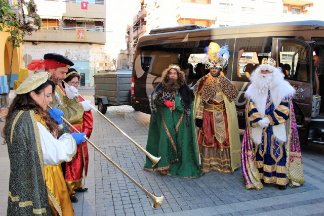 Los Reyes Magos de la Cofradía de Jesús de Murcia, un año más pasaron por la Casa-Taller de El Campico en Alcantarilla - 2, Foto 2