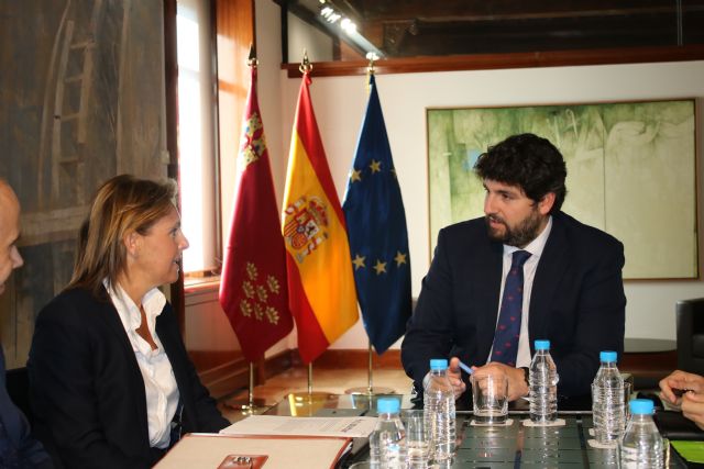 Fernando López Miras se reúne con la presidenta de Hostetur - 2, Foto 2