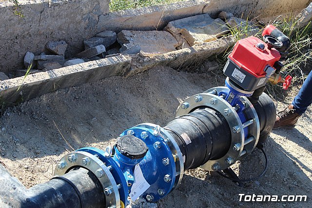 La comunidad de regantes de Totana ahorra un 10% de agua tras sustituir su canalización tradicional por una nueva tubería, Foto 4