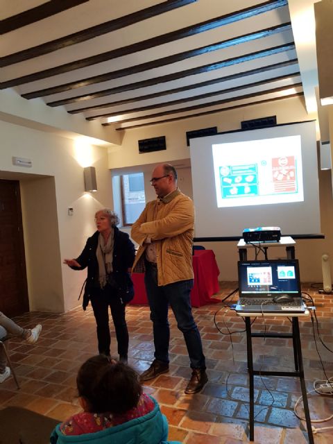 Notable asistencia de vecinos para la charla sobre el reciclaje de residuos - 1, Foto 1