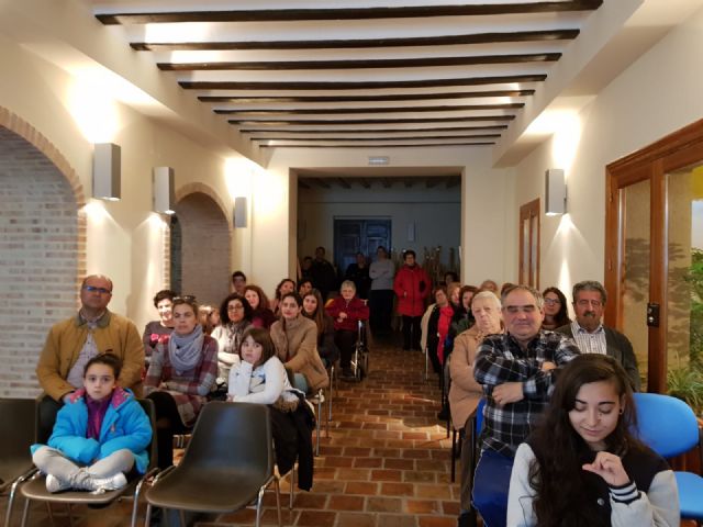 Notable asistencia de vecinos para la charla sobre el reciclaje de residuos - 2, Foto 2