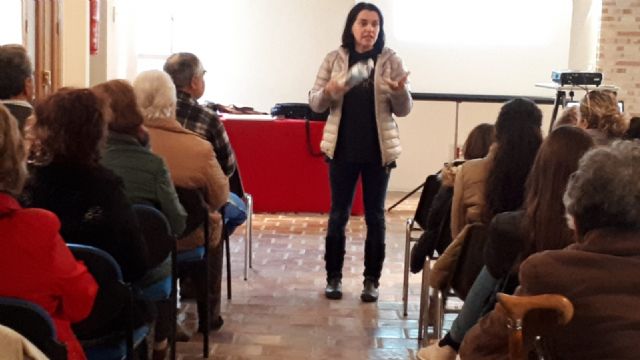 Notable asistencia de vecinos para la charla sobre el reciclaje de residuos - 5, Foto 5