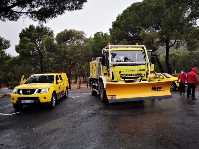    [They enable 5 vehicles of the forest brigades as snow plows in the regions and natural spaces affected by the snowstorm, Foto 3