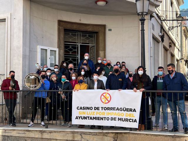 Agrupaciones y colectivos de Torreagüera protestan en contra del Ayuntamiento por no pagar la luz del casino - 2, Foto 2
