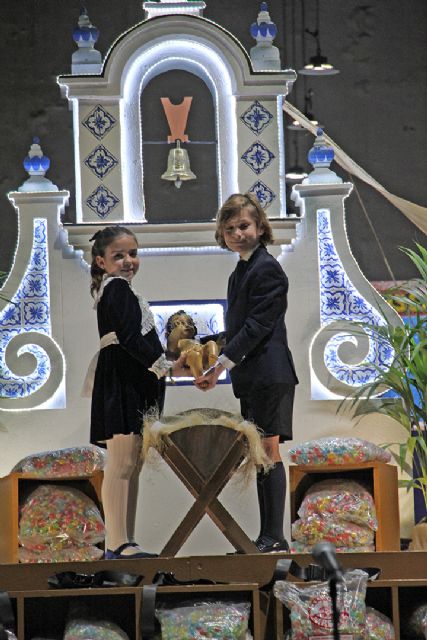 El Ateneo de Sevilla cumplió con el rito de entronizar en la carroza de la Cabalgata del Nacimiento, la imagen del Niño Jesús - 4, Foto 4