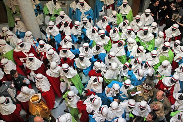 La intensa lluvia no pudo frenar al Emisario Real de Sevilla 2024, que recogió la carta de los niños de la ciudad hispalense - 2, Foto 2