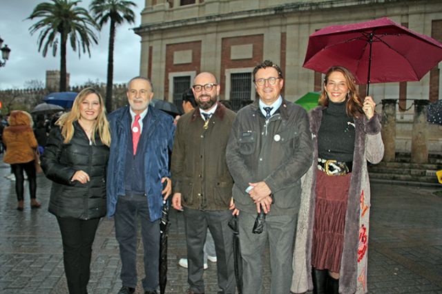 La intensa lluvia no pudo frenar al Emisario Real de Sevilla 2024, que recogió la carta de los niños de la ciudad hispalense - 3, Foto 3
