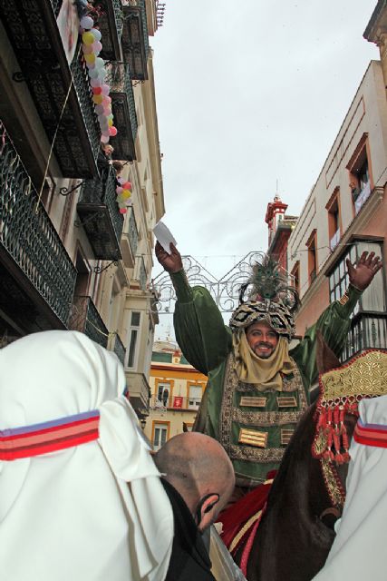 La intensa lluvia no pudo frenar al Emisario Real de Sevilla 2024, que recogió la carta de los niños de la ciudad hispalense - 4, Foto 4
