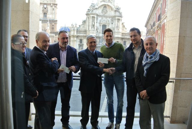 Los trabajadores de Cespa donan 10.000 euros a Cáritas y a Jesús Abandonado - 1, Foto 1