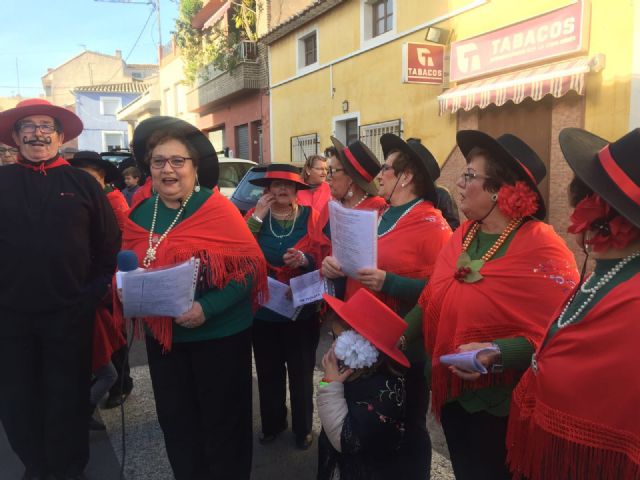 Gran participación de peñas en el desfile previo a la fiesta de Carnaval en La Almazara - 1, Foto 1