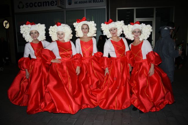 Gran participación de peñas en el desfile previo a la fiesta de Carnaval en La Almazara - 2, Foto 2