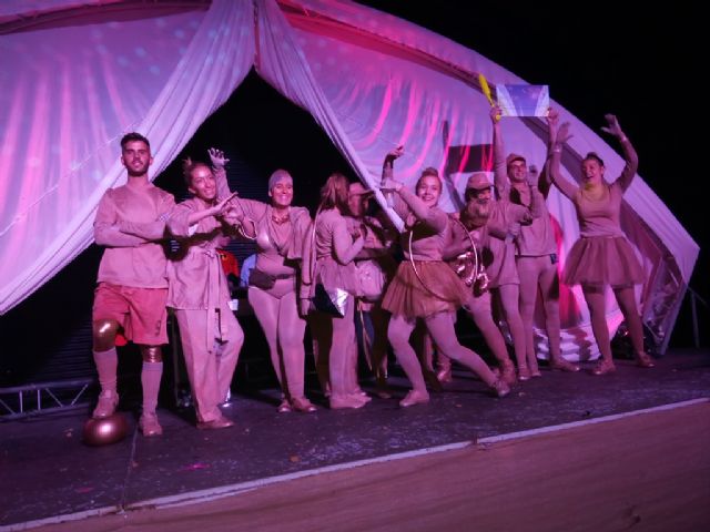 Gran participación de peñas en el desfile previo a la fiesta de Carnaval en La Almazara - 4, Foto 4