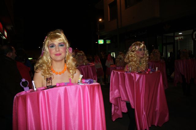Gran participación de peñas en el desfile previo a la fiesta de Carnaval en La Almazara - 5, Foto 5