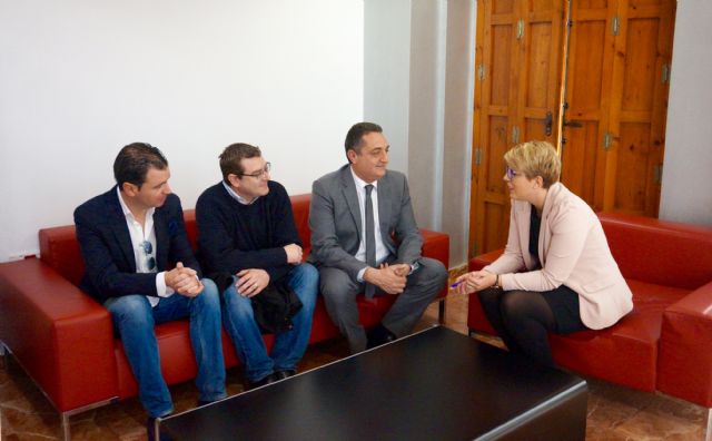 Noelia Arroyo recibe a la junta directiva de la Cofradía del Santísimo Cristo de la Misericordia - 1, Foto 1