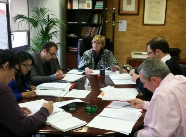 Reunión de los grupos municipales para estudiar el realojo de los vendedores del Malecón - 1, Foto 1