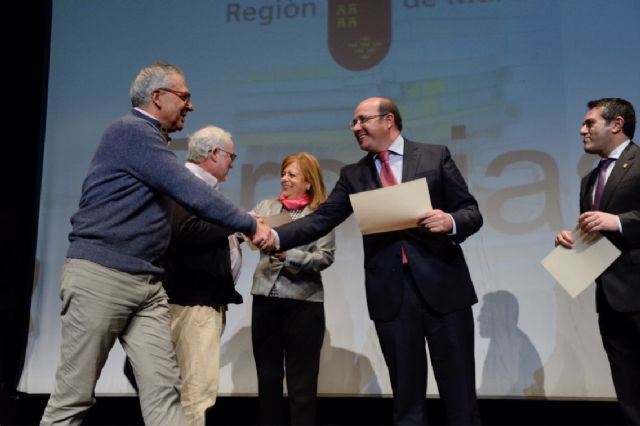 El presidente de la Comunidad clausura en Alcantarilla el acto de reconocimiento a la labor de los docentes jubilados en 2016 - 1, Foto 1