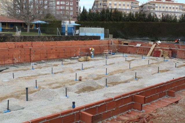 La alcaldesa y los concejales de Obras y Deportes visitan las obras de la nueva Piscina Olímpica - 1, Foto 1