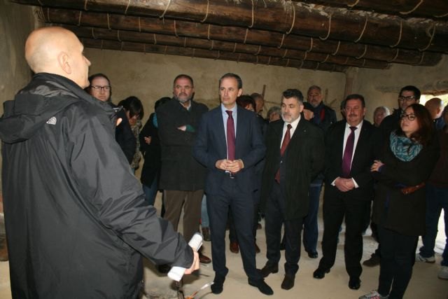 La réplica de la Casa Argárica impulsará el yacimiento arqueológico de La Bastida, Foto 1