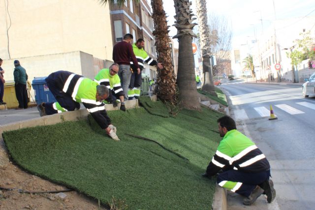 El Ayuntamiento reutiliza el antiguo césped del Campo de Fútbol Municipal para embellecer el municipio - 1, Foto 1