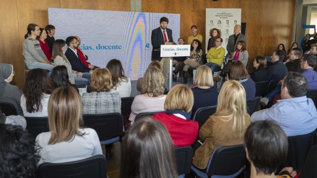 López Miras anuncia un plan para reducir burocracia a los docentes y que puedan dedicar más tiempo a la atención de los alumnos - 2, Foto 2