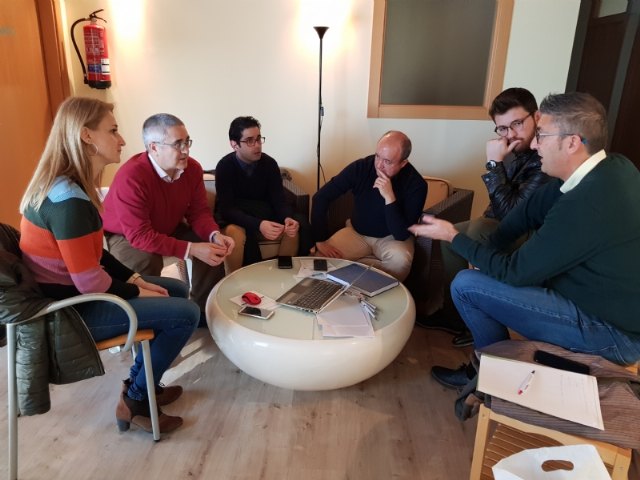 El Gobierno local se rene en Len con el consultor Antonio Freire para definir el nuevo centro termal de Alhama, Foto 2