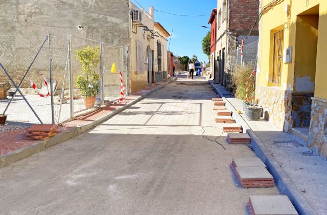 Se inician las obras de renovación de aceras y asfaltado del paraje de Los Risos - 2, Foto 2