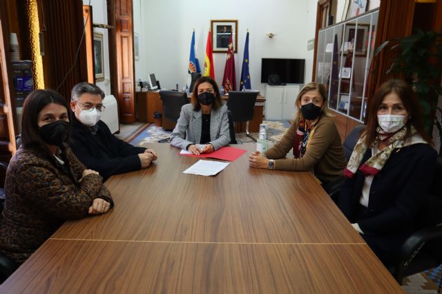 Ayuntamiento y Cáritas renuevan el convenio de colaboración para la contratación de personas en riesgo de exclusión social - 1, Foto 1