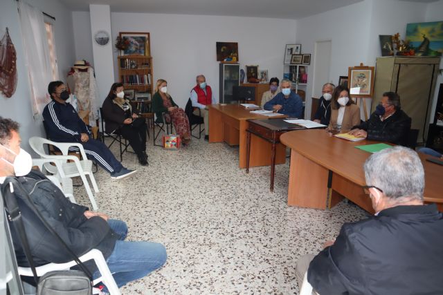 La alcaldesa y el edil de Pedanías se reúnen con la asociación de Vecinos de Calabardina - 1, Foto 1