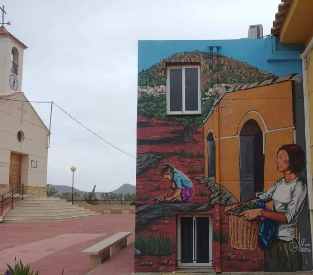 El Ayuntamiento de Lorca finaliza el nuevo mural decorativo en Rincón de los Carranzas, un homenaje a sus olivos milenarios y su histórico lavadero - 1, Foto 1