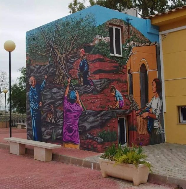 El Ayuntamiento de Lorca finaliza el nuevo mural decorativo en Rincón de los Carranzas, un homenaje a sus olivos milenarios y su histórico lavadero - 2, Foto 2