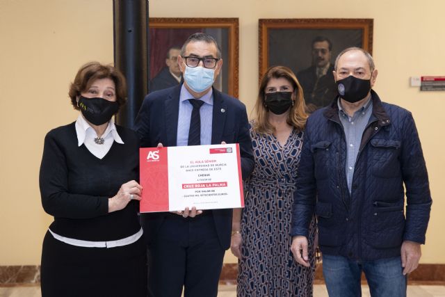 El Aula Sénior de la UMU entrega 4.700 euros a Cruz Roja para los damnificados por el volcán de La Palma - 2, Foto 2