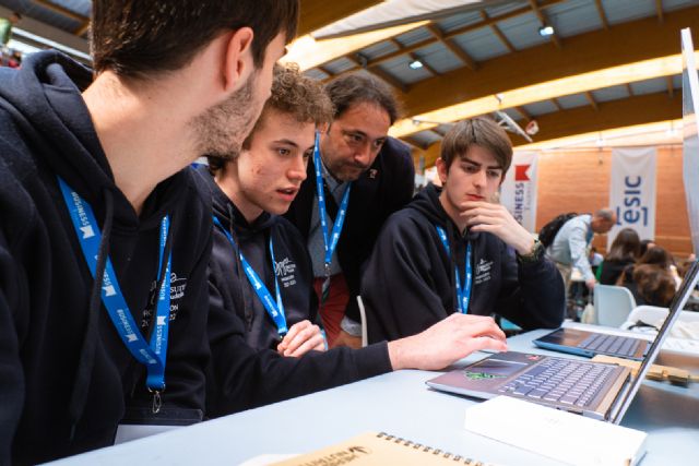 'VI Informe Young Business Talents: La visión del profesor' - 1, Foto 1