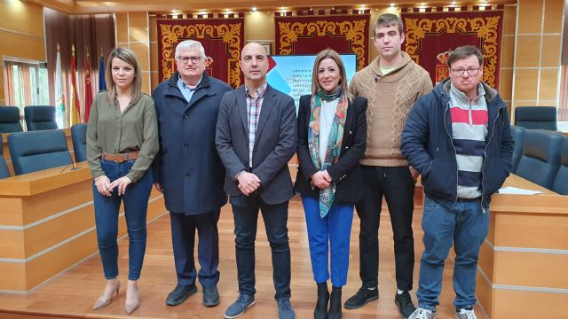 El Ayuntamiento de Molina de Segura y la asociación ASTRADE suscriben un convenio para la realización de prácticas profesionales no laborales en las instalaciones y servicios municipales - 1, Foto 1