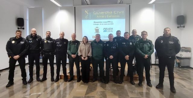 La Guardia Civil se reúne con las policías locales de la Región para tratar temas relacionados con su armamento - 1, Foto 1