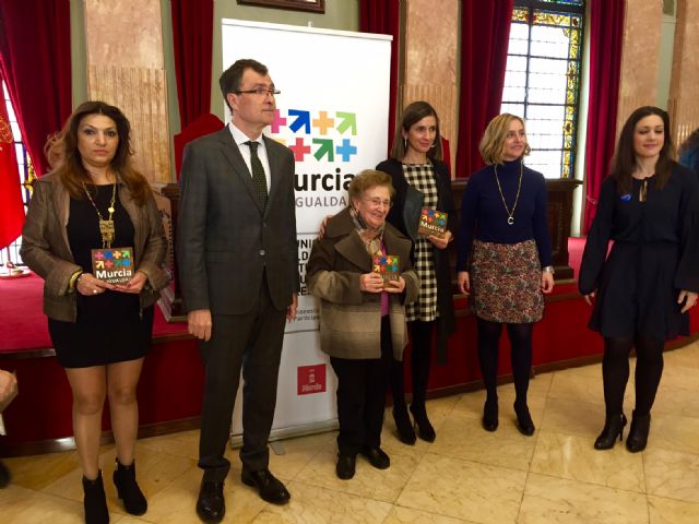 Ballesta: Gracias a la lucha de las mujeres, todos disfrutamos de una sociedad más libre e igualitaria - 2, Foto 2