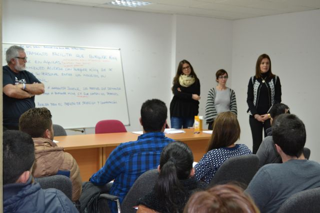 Más de 300 jóvenes participan en la jornada informativa sobre el proceso de contratación de Burger King - 1, Foto 1