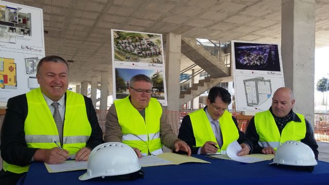 El Ayuntamiento rubrica su incorporación para reconstruir el barrio de San Fernando - 1, Foto 1