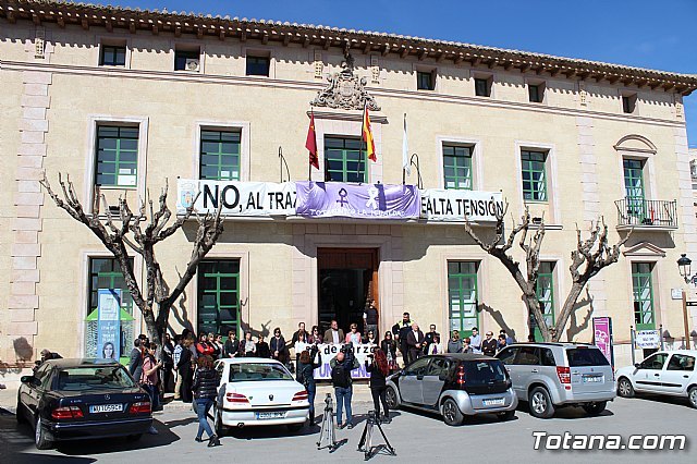 El Ayuntamiento se suma al paro simbólico para protestar por el paro femenino y en solidaridad con las mujeres que sufren violencia de género, Foto 2