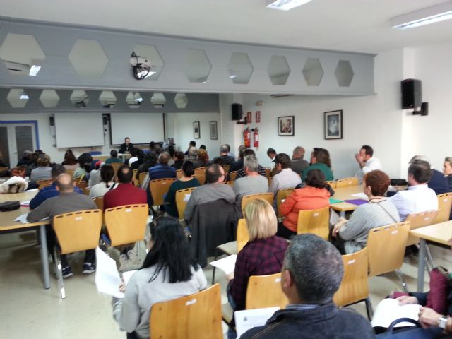Casi un centenar de asistentes en la charla informativa Cláusulas suelo y gastos hipotecarios en Torre-Pacheco - 1, Foto 1