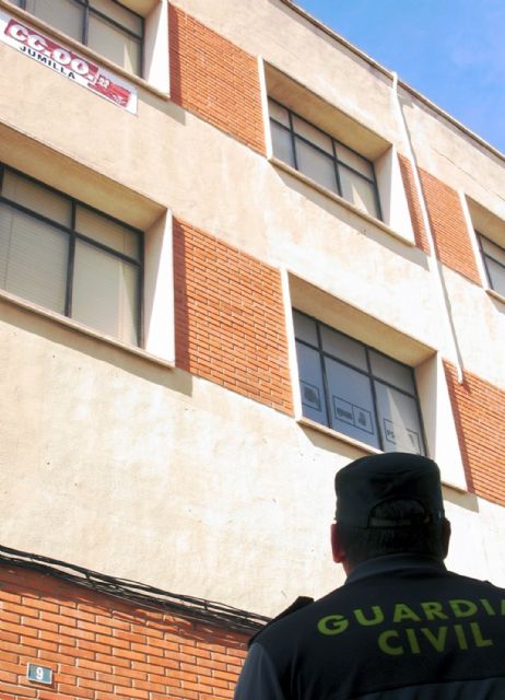 La Guardia Civil localiza e investiga a un vecino de Jumilla por causar daños en sedes políticas - 2, Foto 2