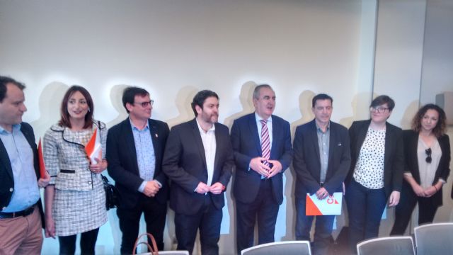 Ciudadanos da un ultimátum al PP: O aparta al presidente regional investigado o convoca elecciones - 3, Foto 3