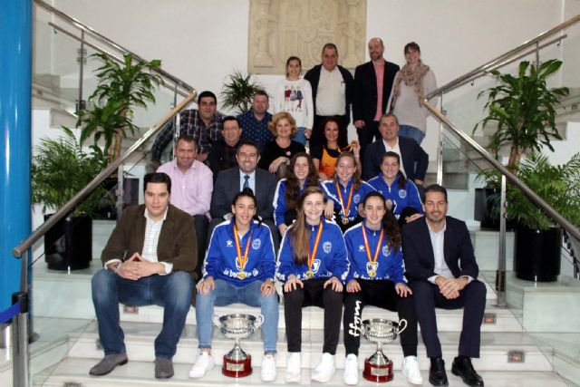 El alcalde, en el Día Internacional de la Mujer, recibió a las 6 jugadoras del Alcantarilla Futsal que se han proclamado recientemente campeonas de España sub-17 y sub-21 con la selección territorial murciana - 3, Foto 3