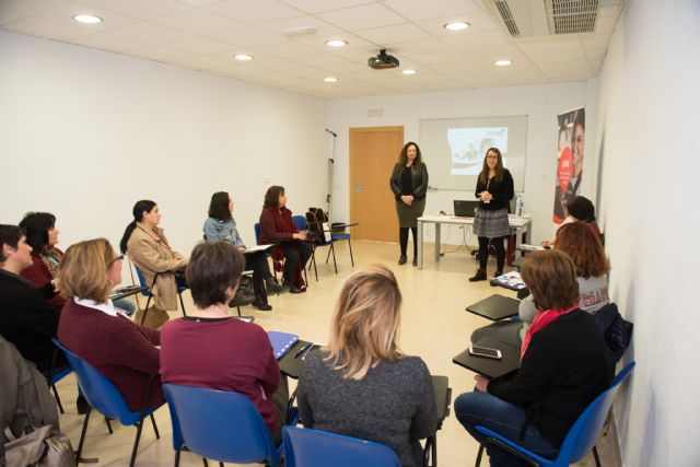 El ciclo de talleres gira mujeres aporta ideas de emprendimiento a desempleadas y empresarias locales - 1, Foto 1